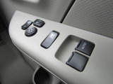 ビジネスカーでも快適装備は外せません。運転席&助手席はパワーウインドウです。(挟み込み防止機能付き)。