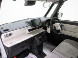 ダイハツのお店では、ダイハツ車を知り尽くしたプロフェッショナルが、専用の診断機器を使って各システムを点検しております。