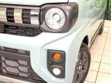 【LEDヘッドライト】悪天候や夜間走行時も良好な視界を確保し安心して運転できる高輝度LEDヘッドライトを装備!点灯速度が早く、消費電力も抑えられています。