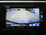バックカメラの画像です。ガイドラインがスムースな車庫入れをサポートいたします。車庫入れの安心感がアップしますね。