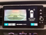 バックでの車庫入れも安心です!リアカメラが付いているバックモニター付のナビディスプレイを装備しております。バンパーについているソナーや、操作線もついており距離感も画面から確認できます。