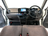【前方視界】開放的な前方視界!運転がしやすく疲れにくいです♪窓が大きく、見通しがとっても良いおクルマですよ♪