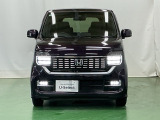 LEDヘッドライトを装備しています。LEDヘッドライトはとても明るく、雨の日や夜間走行も安全・安心です。オートライトコントロール付きで周囲の明るさに応じて自動で点灯・消灯します