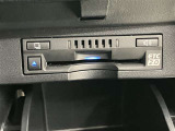 高速道路で便利な【ETC2.0】を装備しています。光ビーコン搭載で渋滞情報などナビゲーションと連動することで機能も充実いたします。他、観光施設に立ち寄るための高速料金割引サービス等もございます。