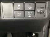 ハンドルの右側にはヘットライトリベライザーの他に、安全装備の、CTBA(シティブレーキアシストシステム)とVSA(ABS+TCS+横滑り抑制)の解除スイッチがついています。