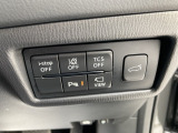 狭い場所での駐車やすれ違いなどでより的確な運転操作に役立つ360&deg;ビューモニターが装備されています。