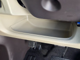 運転席周辺の収納も充実したドライバーズロアポケット。細かな使い勝手にも配慮されています。