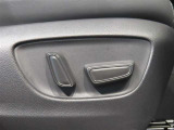 パワーシート搭載。微妙な調整が手軽にでき、ピッタリの最適なポジションで運転することが可能です。