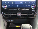 左右独立温度コントロールフルオートエアコンです。運転席、助手席それぞれで独立して温度設定ができます。冷え性の方が乗っても安心ですね♪