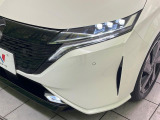 【LEDヘッドライト】悪天候や夜間走行時も良好な視界を確保し安心して運転できる高輝度LEDヘッドライトを装備!点灯速度が早く、消費電力も抑えられています。