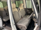 乗降がしやすい運転席。高さが調節できて小柄な方でも運転しやすいポジションをとることができます。