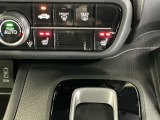 運転席/助手席シートヒーターで寒い日もすぐに温かくなり快適に過ごせます。2段階の温度調整が可能です