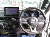 『1台』のお車に対して、3名体制で日々議論を重ね仕入れを行っております。