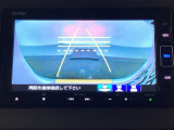 バックでの車庫入れも安心です! リアカメラが付いているバックモニター付のナビを装備しております。操作線もついており距離感も画面から確認できます。