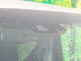 【トヨタセーフティセンス】走行中に前方の車両等を認識し、衝突しそうな時は警報とブレーキで衝突回避と被害軽減をアシスト。より安全にドライブをお楽しみいただけます。