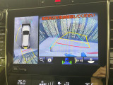 【パノラミックビューモニター】専用のカメラにより、上から見下ろしたような視点で360度クルマの周囲を確認することができます☆死角部分も確認しやすく、狭い場所での切り返しや駐車もスムーズに行えます。