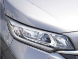 【ヘッドライト】省電力で長寿命の明るく運転しやすいLEDヘッドランプです。明るく照らすので暗い夜道からお客様を守ってくれます。
