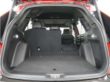 2列目シートは左右独立で倒すことができます。3人乗車状態でより多くの荷物を積むことができます。