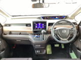 広びろとした視界が運転にゆとりを広げます。