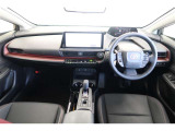 【まるまるクリーニング】内装工程では、中古車を気持ちよくお乗りいただけるよう清掃しております。シートの洗浄はもちろん、ニオイの元となるフロアカーペットまで洗浄・消臭を実施。