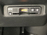 ハンドルの右下にETCがついています。高速道路の料金所の通過も楽々です!。 カードの取り出しもしやすい場所についています。