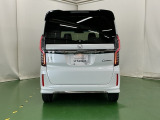 後席の窓には外から車内が見えにくくなるプライバシーガラスを採用。周りを気にせずリラックスして過ごせます