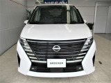 ■フロントマスクの大きなVモーショングリルは日産らしさを引き立たせてくれます。