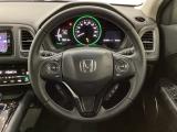 ハンドルにHondaセンシング系のクルーズコントロールやレーンキープアシストなどのスイッチと、オーディオの操作スイッチが装備されています。ハンドルから手を離さず安全に操作できます。