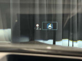 ヘッドアップディスプレイ付きで、目線を変えることなく走行速度やナビ案内を見ることが可能です。