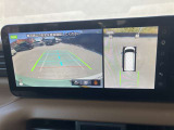 アラウンドビューモニターは4方向のカメラで真上から車を見たようにモニターで確認ができる日産の自慢の装備です。前後センサーにより移動物検知、障害物検知をして画面に表示。是非実際の車で体感してみてください