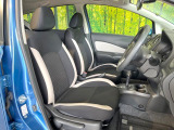 運転席シート廻りは使用感も少なく、良好な状態となっています。前オーナー様が丁寧に使っていたことがよくわかりますね。