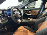 メルセデス・ベンツの定める厳しい基準をクリアしたお車のみをご案内させて頂きます。納車前整備はメーカー規定に基づき100項目以上にも及ぶ点検を熟練のメカニックによって行いご納車させて頂きます。