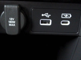 便利な充電用USBジャックも付いています。