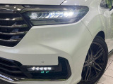 【LEDヘッドライト】悪天候や夜間走行時も良好な視界を確保し安心して運転できる高輝度LEDヘッドライトを装備!点灯速度が早く、消費電力も抑えられています。