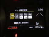 レーンディパーチャーアラートとは車線または走路からの逸脱の可能性を警告すると共に、車線または走路からの逸脱を避けるためのハンドル操作の一部を支援する機能です。詳細は販売店スタッフまでおたずねください。