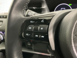 ステアリングにオーディオ操作スイッチが付いています。オーディオ画面に直接タッチしなくても操作が出来ますので、運転に集中できます。