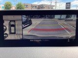 狭い場所での駐車やすれ違いなどでより的確な運転操作に役立つ360&deg;ビューモニターが装備されています。