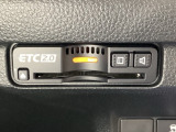 ハンドルの右下にETC2.0がついています。高速道路の料金所の通過も楽々です!。 カードの取り出しもしやすい場所についています。