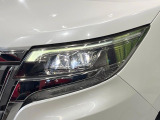 【LEDヘッドライト】悪天候や夜間走行時も良好な視界を確保し安心して運転できる高輝度LEDヘッドライトを装備!点灯速度が早く、消費電力も抑えられています。