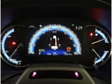 とっても見やすいメーターです。夜間時はラグジュアリーな気分にさせてくれる照明が魅力ですので、夜のドライブも楽しみになりますよ♪