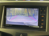 【バックカメラ】駐車時に後方がリアルタイム映像で確認できます。大型商業施設や立体駐車場での駐車時や、夜間のバック時に大活躍!運転スキルに関わらず、今や必須となった装備のひとつです!