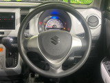 インテリアに合わせたデザインのステアリングは、運転される方のことも考え、運転しやすい形状、大きさです。是非一度、実際に触ってお確かめください。