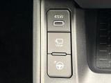 【リモート機能つきアドバンストパーク】専用スマートフォンアプリの使用で、車外から遠隔駐車・出庫が可能な先進機能。広い場所で乗り降りしたい時に便利です♪