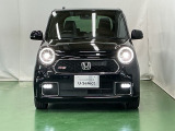 LEDヘッドライトを装備しています。LEDヘッドライトはとても明るく、雨の日や夜間走行も安全・安心です。オートライトコントロール付きで周囲の明るさに応じて自動で点灯・消灯します