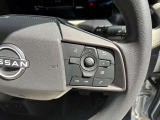 ステアリングハンドルです。オーディオコントロールスイッチが付いて運転中でも手元でオーディオの操作が出来て便利ですよ。