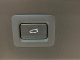 【パワーバックドア】スマートキーや運転席のボタンを押すだけでリアゲートが自動で開閉します!荷物を持っている時や、高い位置にあるバックドアを閉める際に便利な機能です♪