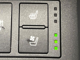 【シートヒーター&ベンチレーション】夏場は涼しい風でお尻や背中の熱やムレを防ぎ、冬はエアコンよりも早く温まってポカポカに!季節を問わず快適に過ごせます。