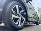 【純正17インチアルミホイール】車両デザインに合う純正アルミを装着。社外アルミや夏冬タイヤ取り揃えあります。ぜひご相談ください。