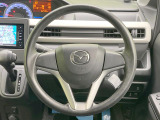 インテリアに合わせたデザインのステアリングは、運転される方のことも考え、運転しやすい形状、大きさです。是非一度、実際に触ってお確かめください。