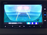 バックでの車庫入れも安心です! リアカメラが付いているバックモニター付のナビを装備しております。操作線もついており距離感も画面から確認できます。